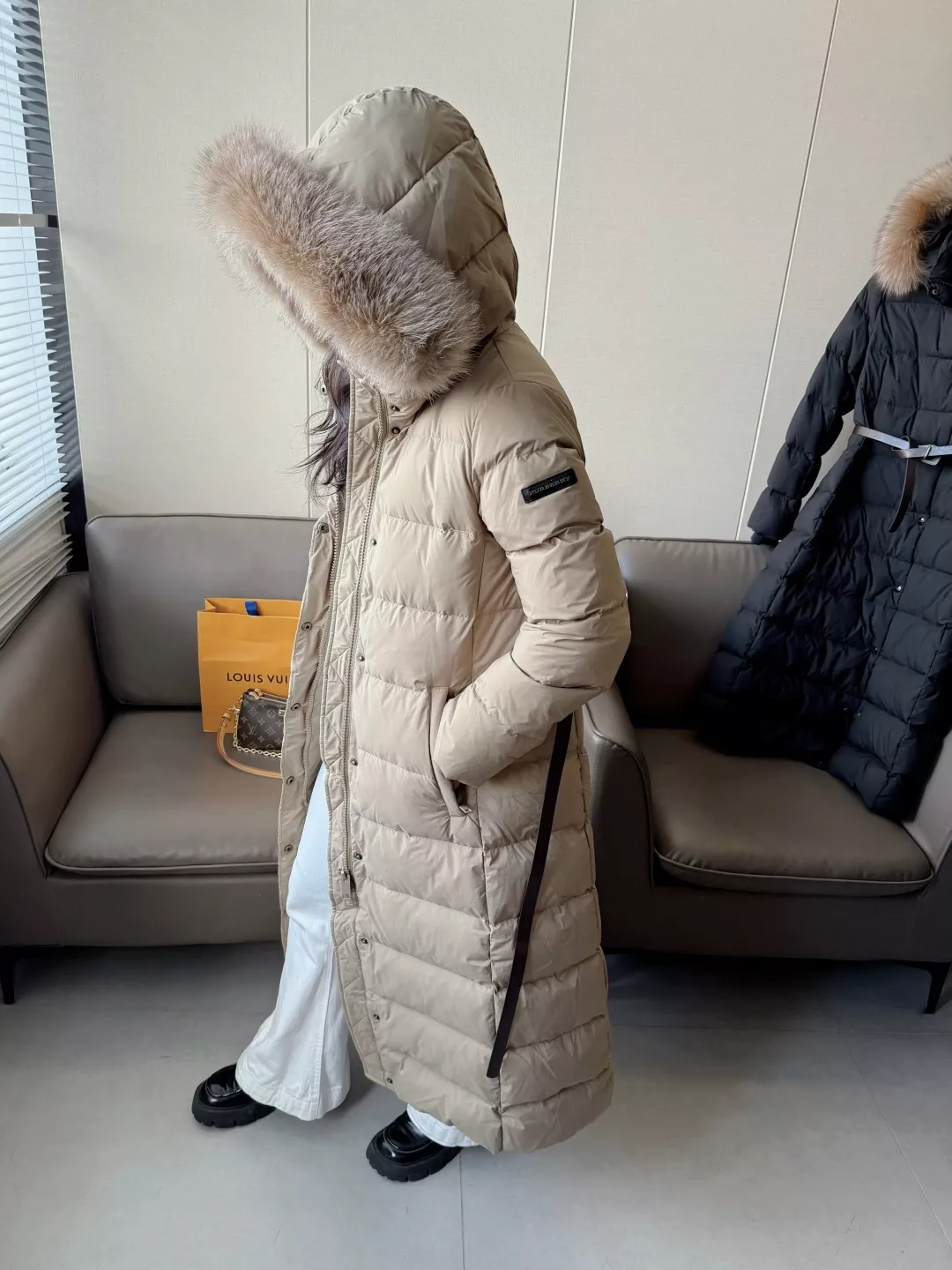 버버리 폭스 퍼 탈부착 롱 다운 코트 벨트 포함 상세 이미지 11