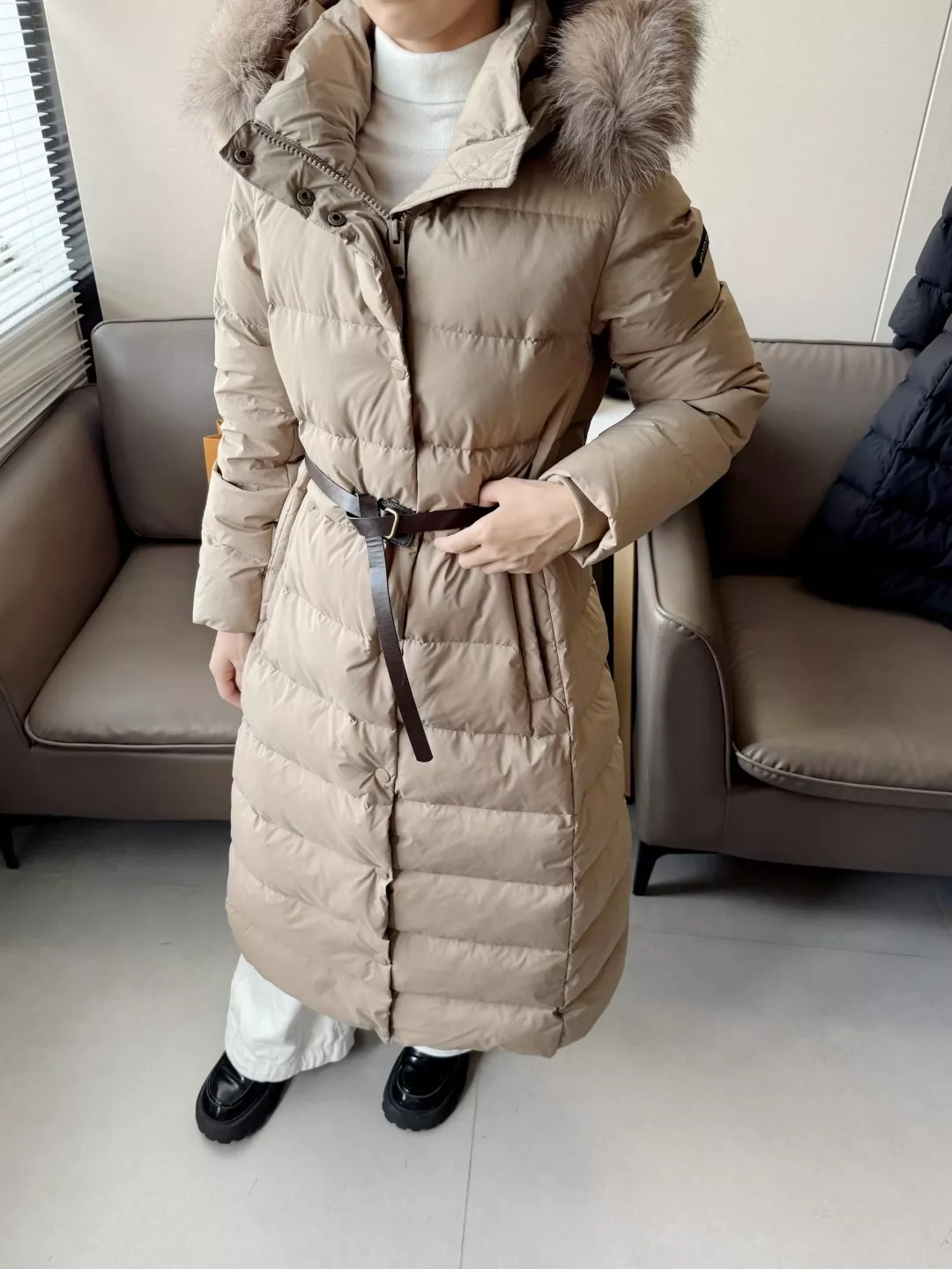 버버리 폭스 퍼 탈부착 롱 다운 코트 벨트 포함 상세 이미지 15