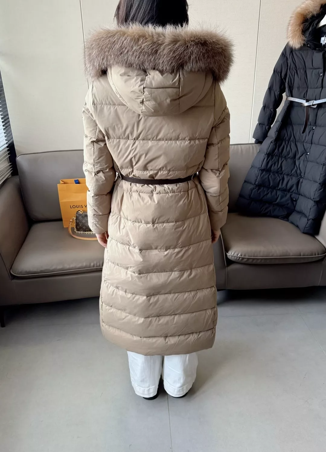 버버리 폭스 퍼 탈부착 롱 다운 코트 벨트 포함 상세 이미지 19