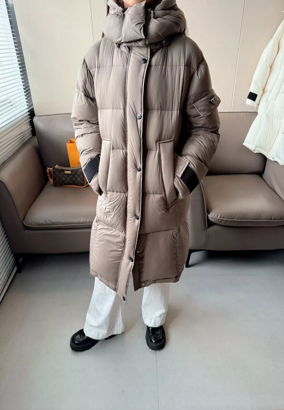 프라다 극简风 롱기장 구스다운 패딩 상세 이미지 13