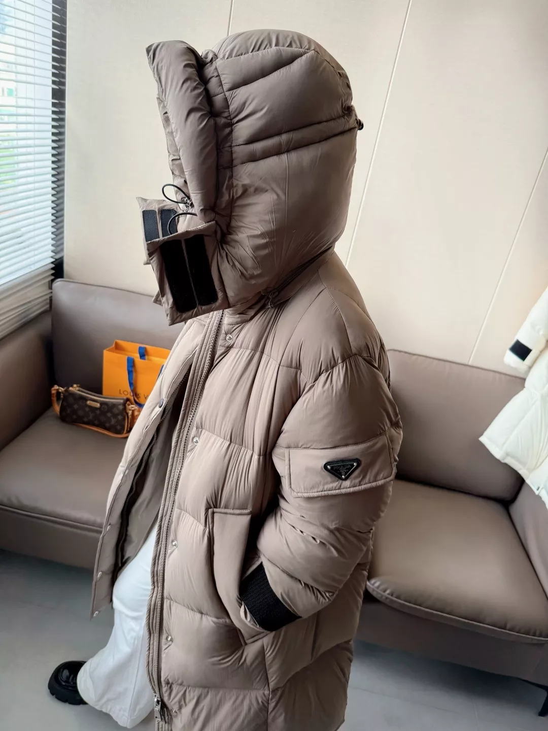 프라다 극简风 롱기장 구스다운 패딩 상세 이미지 12