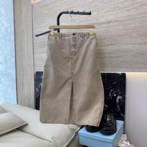오프화이트 체인 장식 슬릿 워싱 데님 스커트