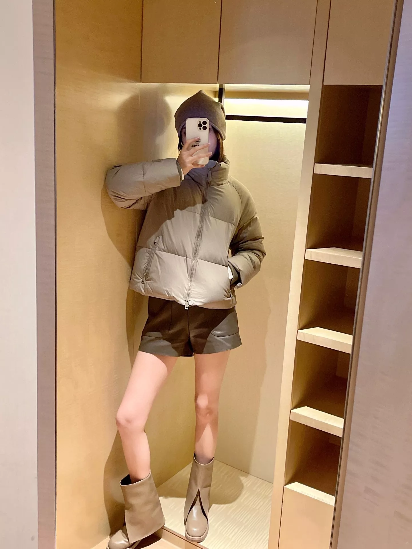 버버리 스탠드카라 체크 안감 쇼트 구스 다운 패딩 재킷 상세 이미지 17