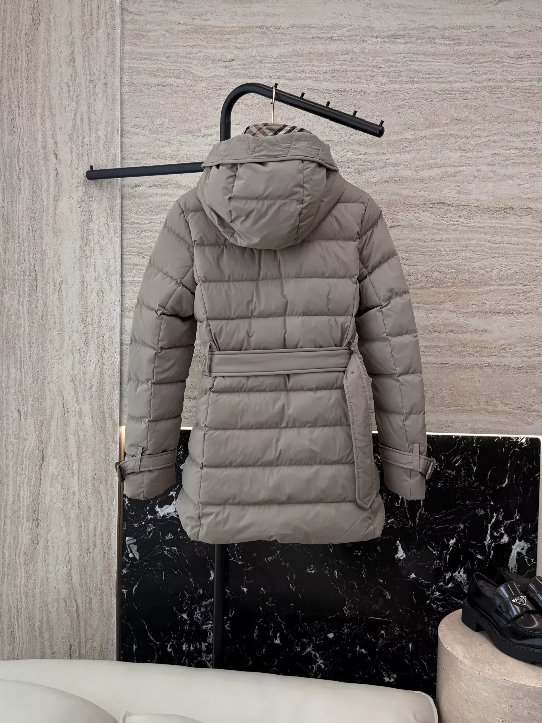 버버리 더블브레스트 벨트 후드 쇼트 다운 재킷 상세 이미지 2