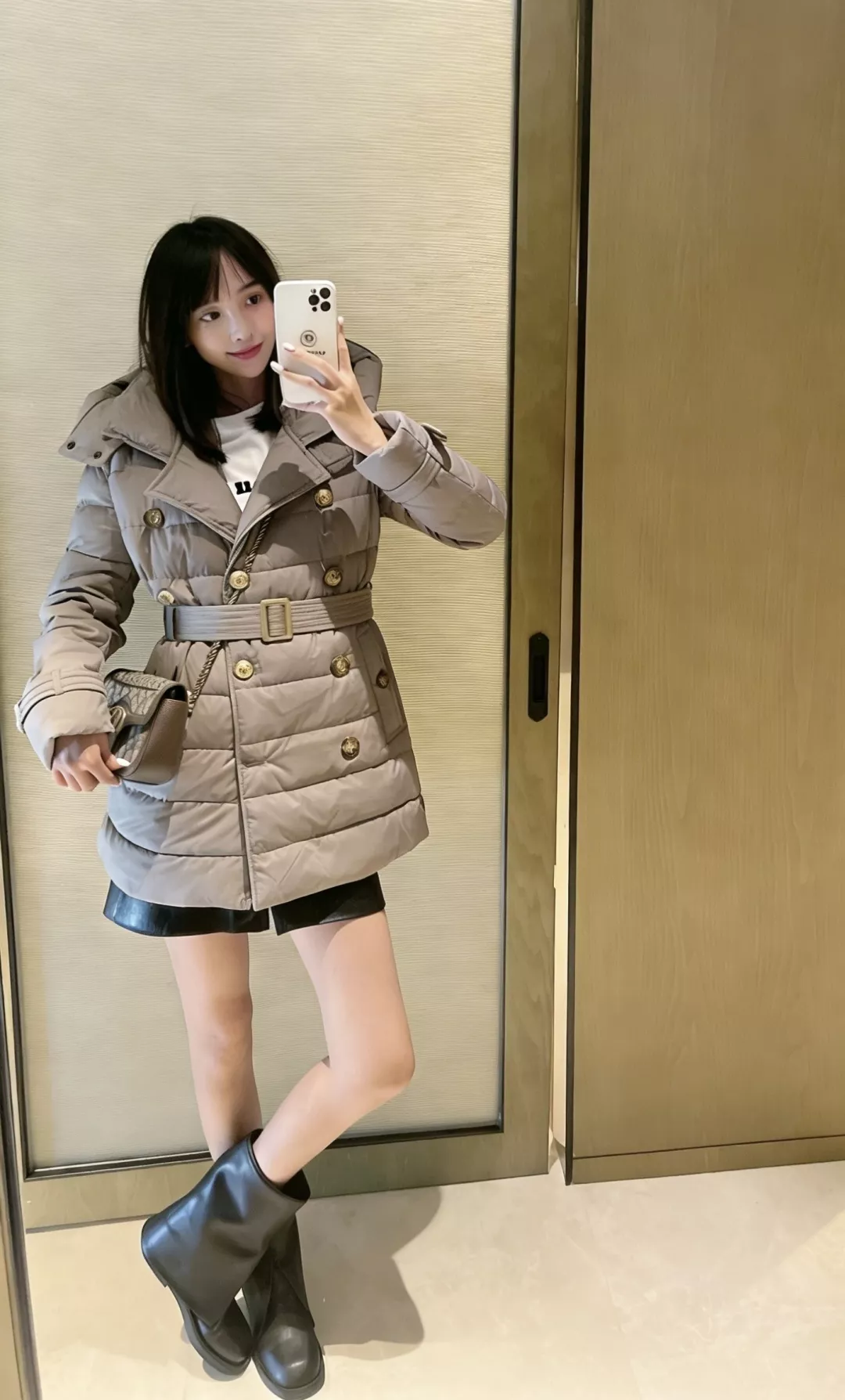 버버리 더블브레스트 벨트 후드 쇼트 다운 재킷 상세 이미지 14
