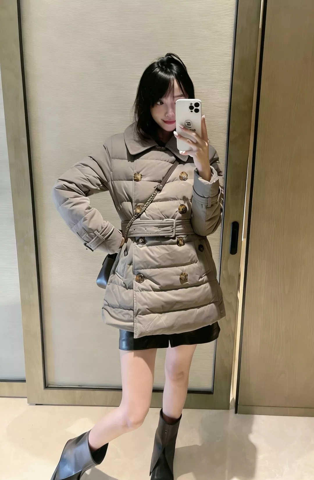 버버리 더블브레스트 벨트 후드 쇼트 다운 재킷 상세 이미지 13