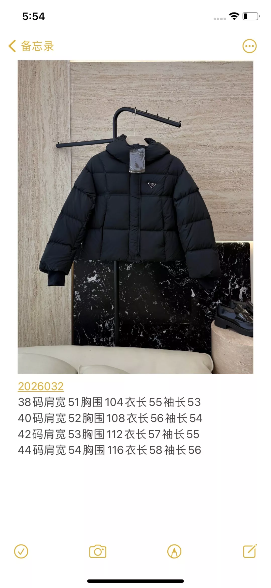 프라다 삼각 로고 후드 숏 구스다운 패딩 상세 이미지 10