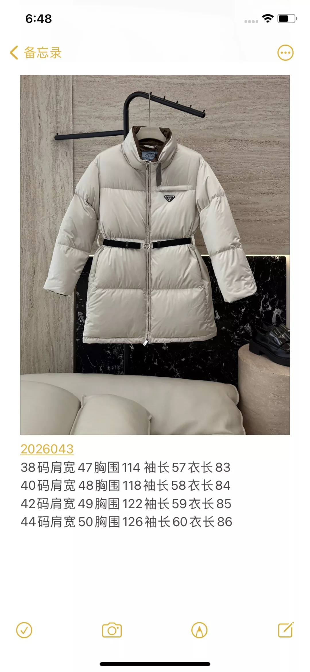 프라다 삼각 로고 스탠드 카라 롱 다운 패딩 상세 이미지 10