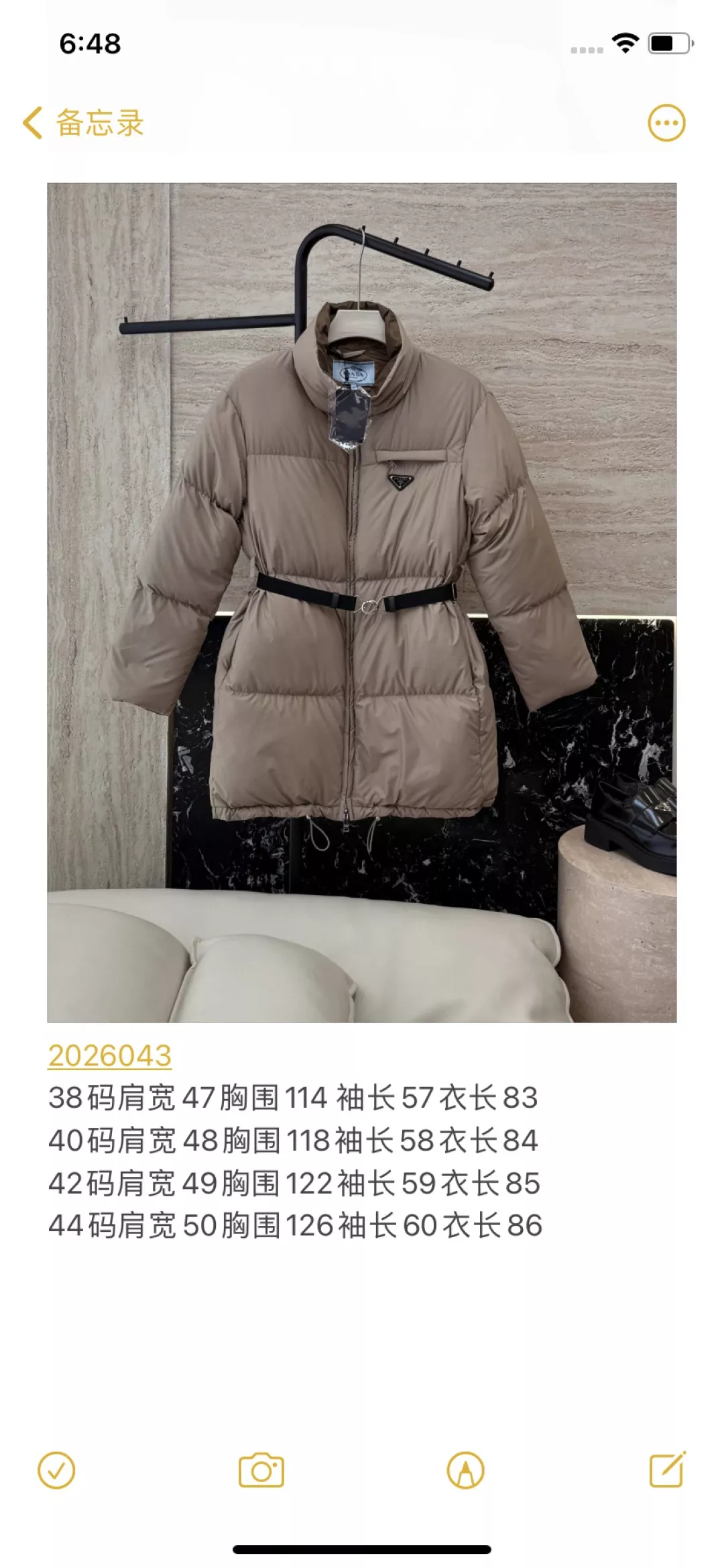 프라다 삼각 로고 하이넥 미들 다운 패딩 상세 이미지 10