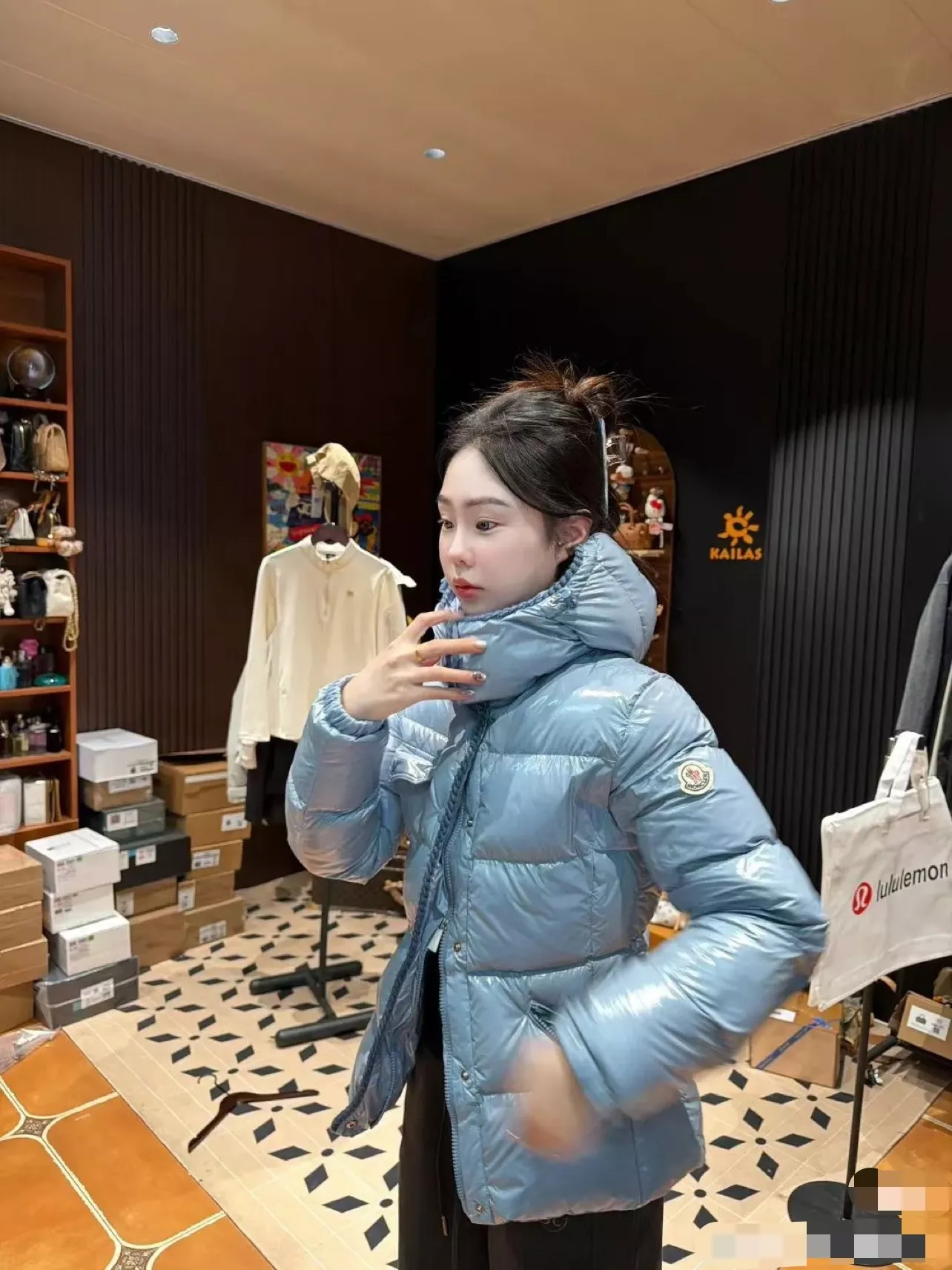 몽클레어 여성 후드 숏 다운 재킷 상세 이미지 32