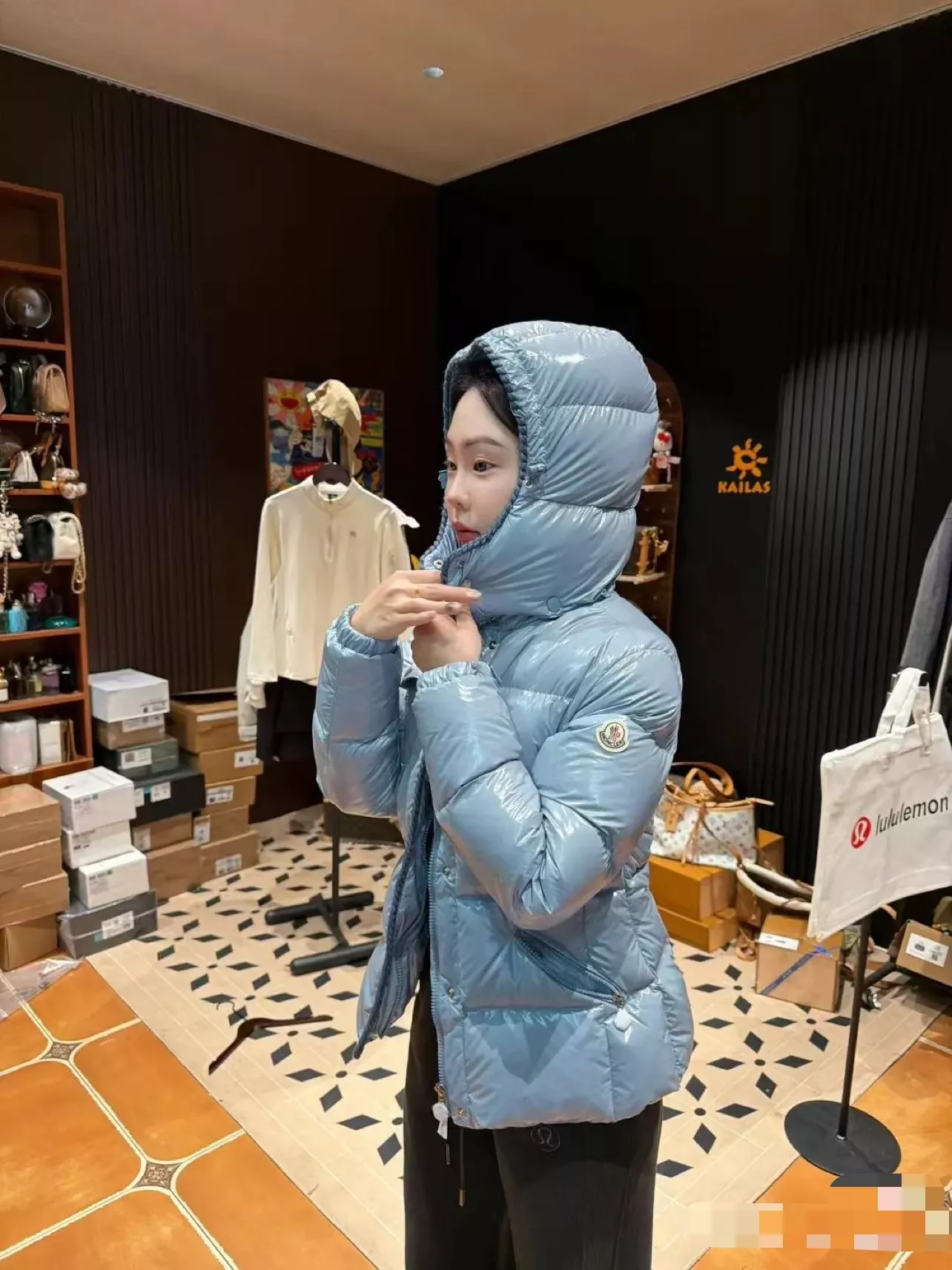 몽클레어 여성 후드 숏 다운 재킷 상세 이미지 33