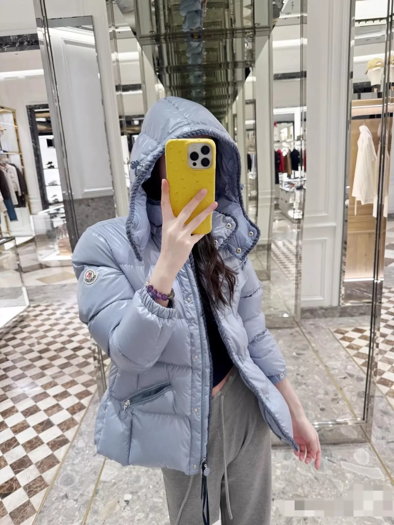 몽클레어 여성 후드 숏 다운 재킷 상세 이미지 36