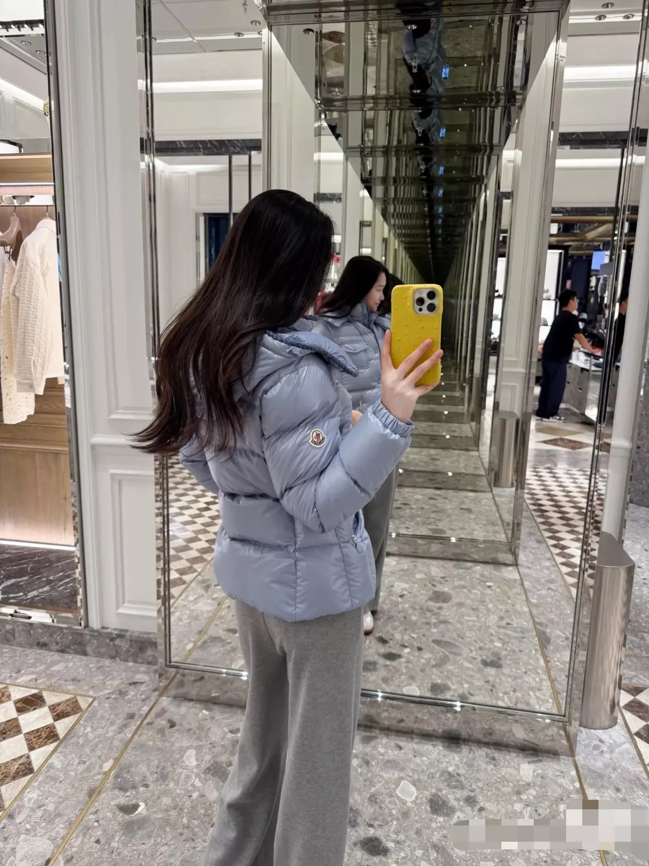 몽클레어 여성 후드 숏 다운 재킷 상세 이미지 35