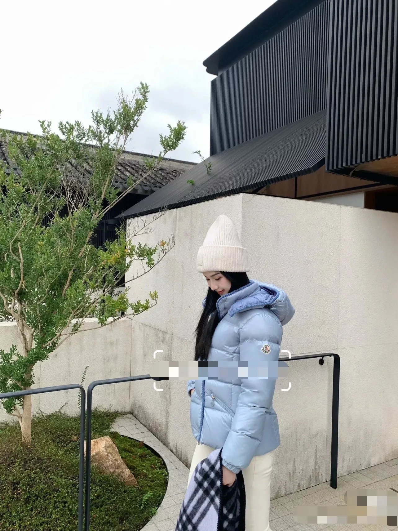 몽클레어 여성 후드 숏 다운 재킷 상세 이미지 40