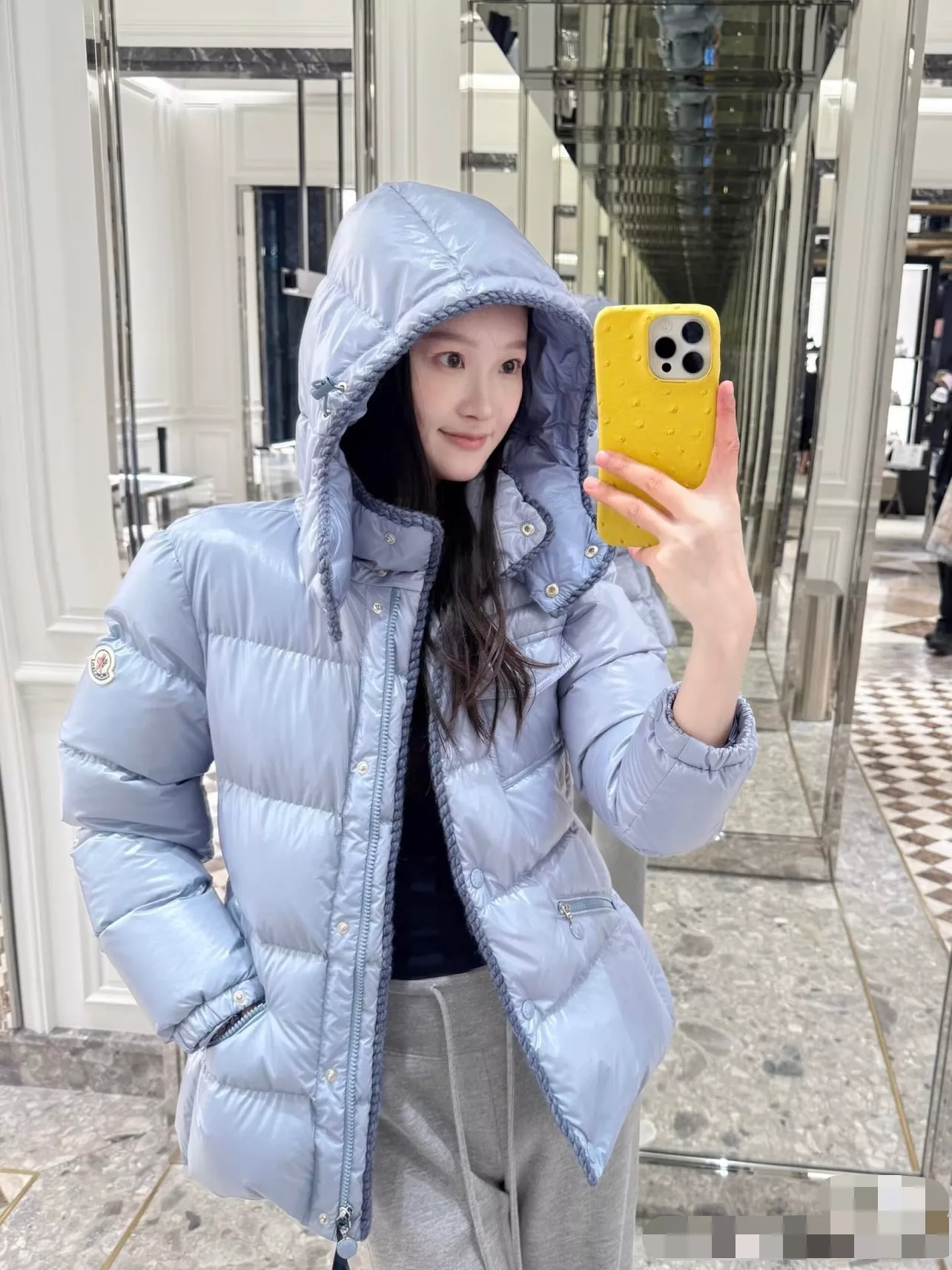 몽클레어 여성 후드 숏 다운 재킷 상세 이미지 38