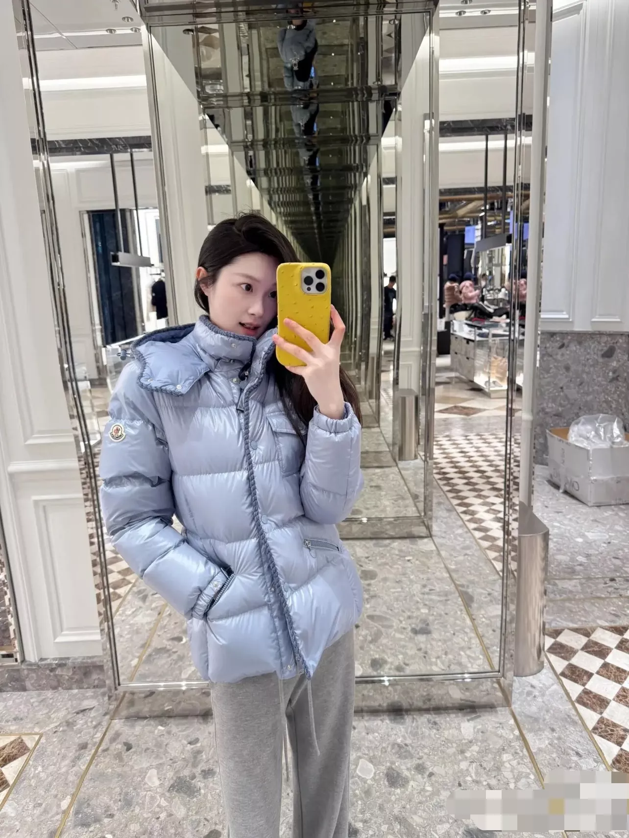 몽클레어 여성 후드 숏 다운 재킷 상세 이미지 37