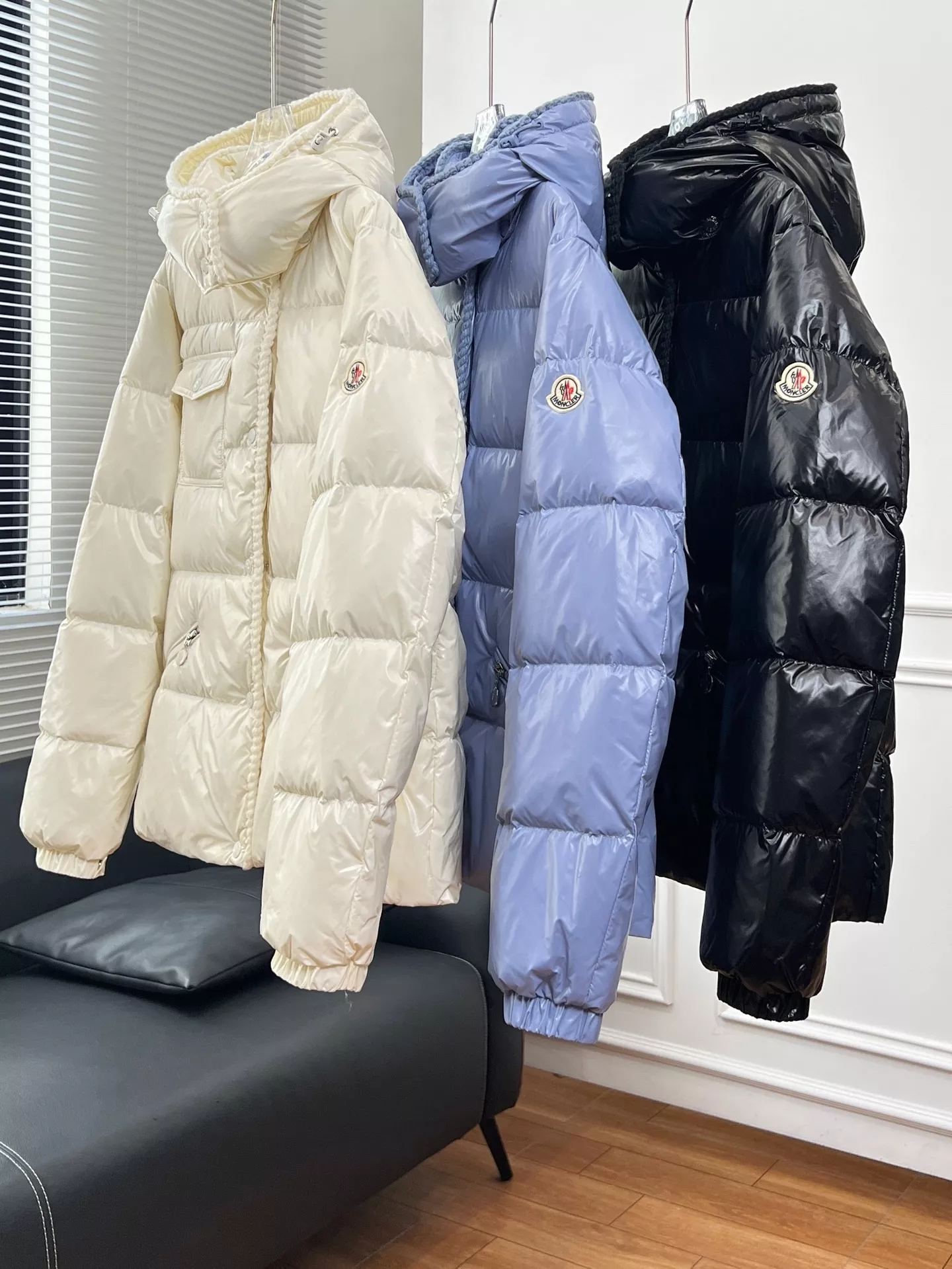 몽클레어 여성 후드 숏 다운 재킷 상세 이미지 1