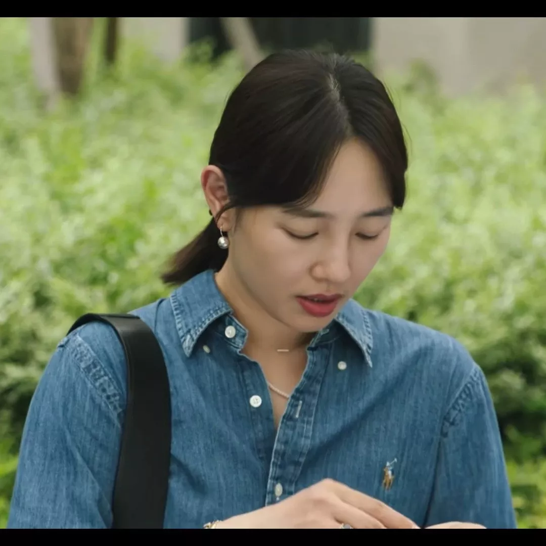 랄프로렌 여성 클래식 슬림핏 데님 셔츠 포니 로고 상세 이미지 23