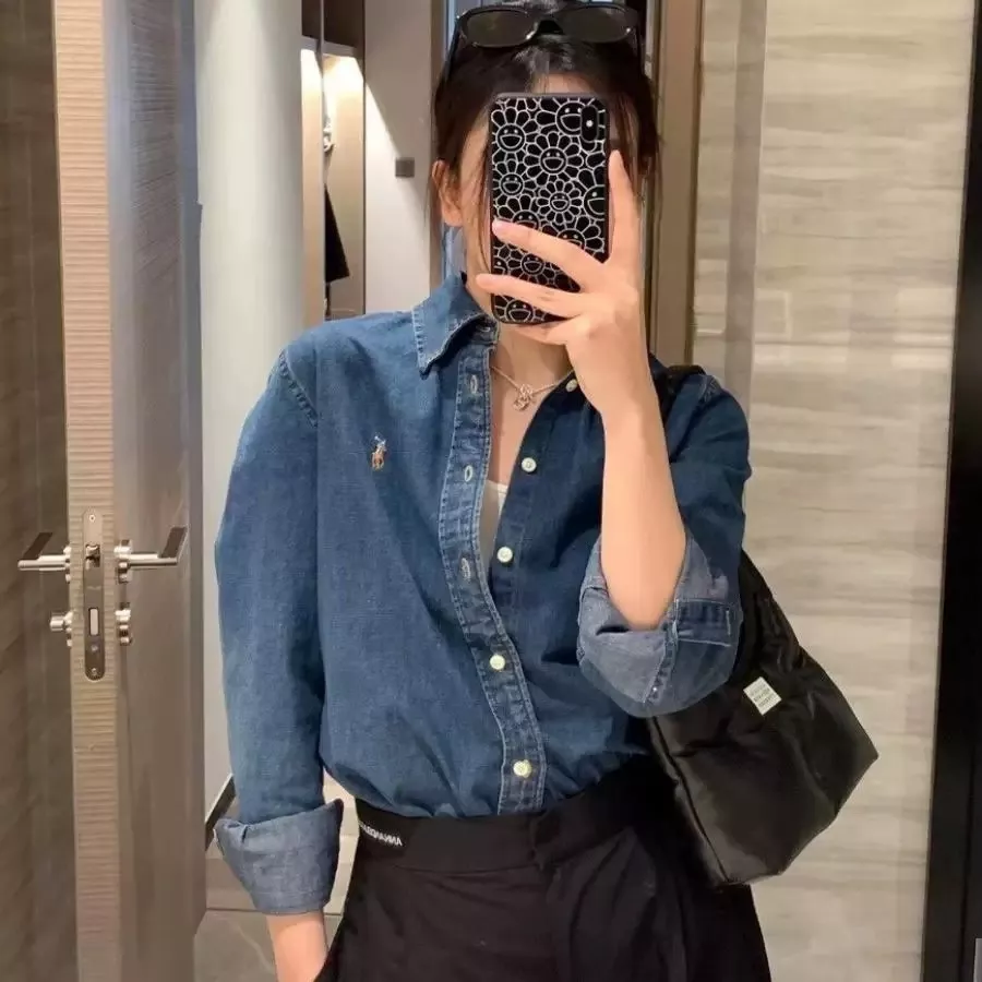 랄프로렌 여성 클래식 슬림핏 데님 셔츠 포니 로고 상세 이미지 31