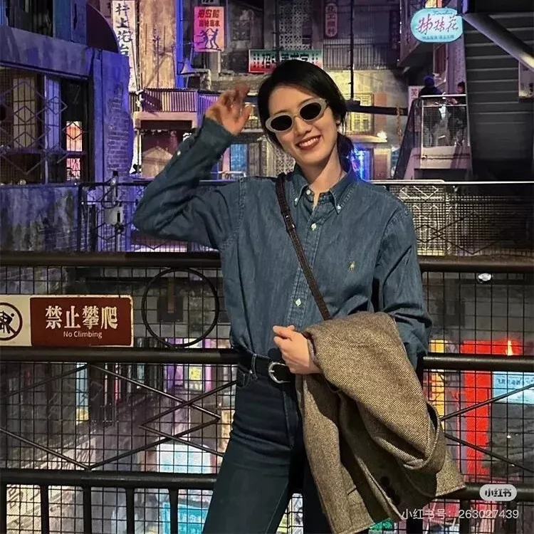 랄프로렌 여성 클래식 슬림핏 데님 셔츠 포니 로고 상세 이미지 32