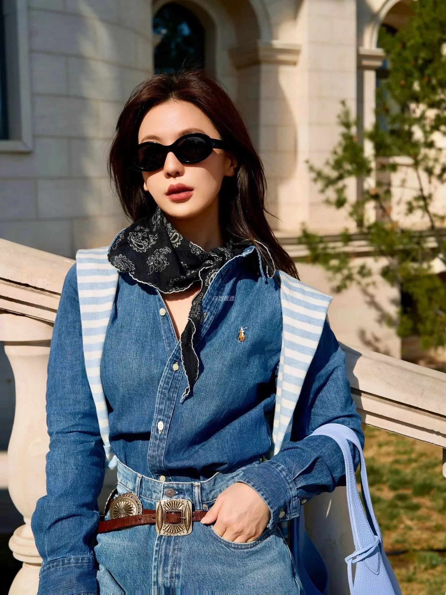 랄프로렌 여성 클래식 슬림핏 데님 셔츠 포니 로고 상세 이미지 26
