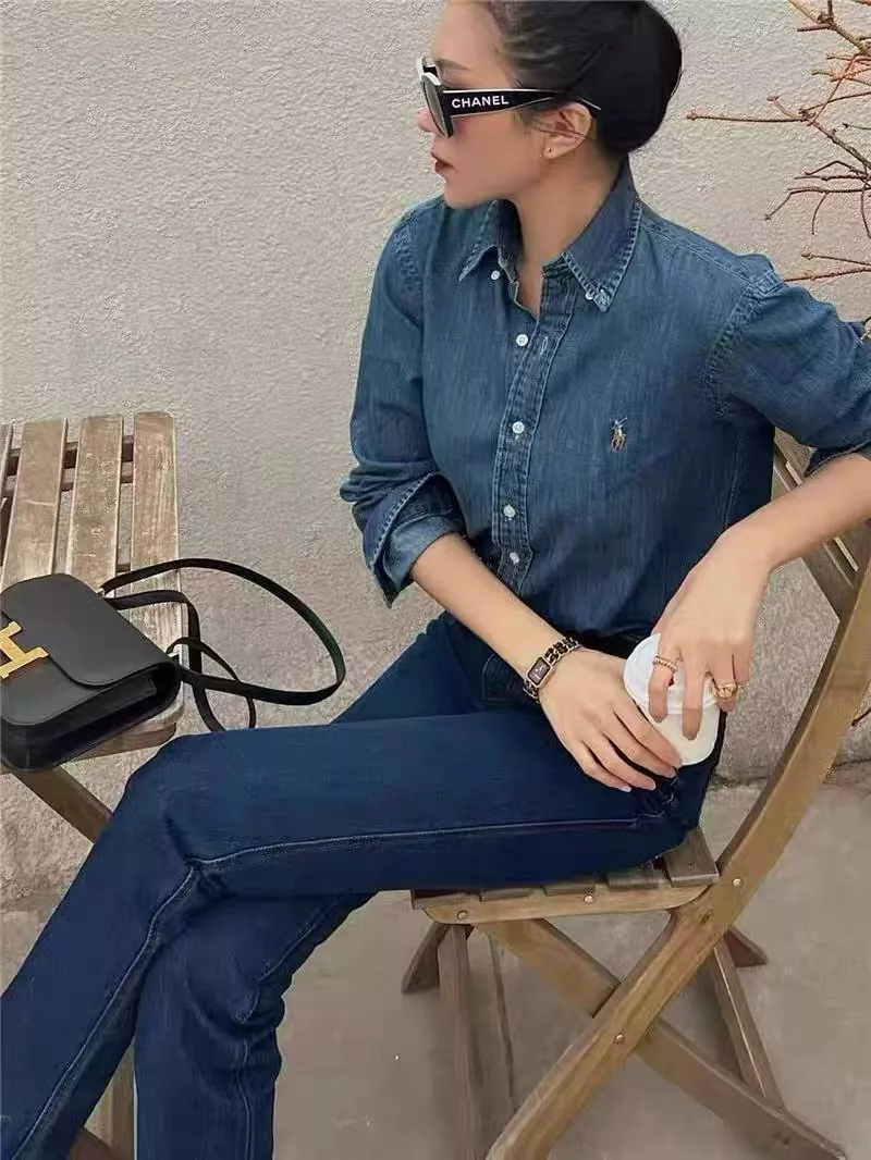 랄프로렌 여성 클래식 슬림핏 데님 셔츠 포니 로고 상세 이미지 35