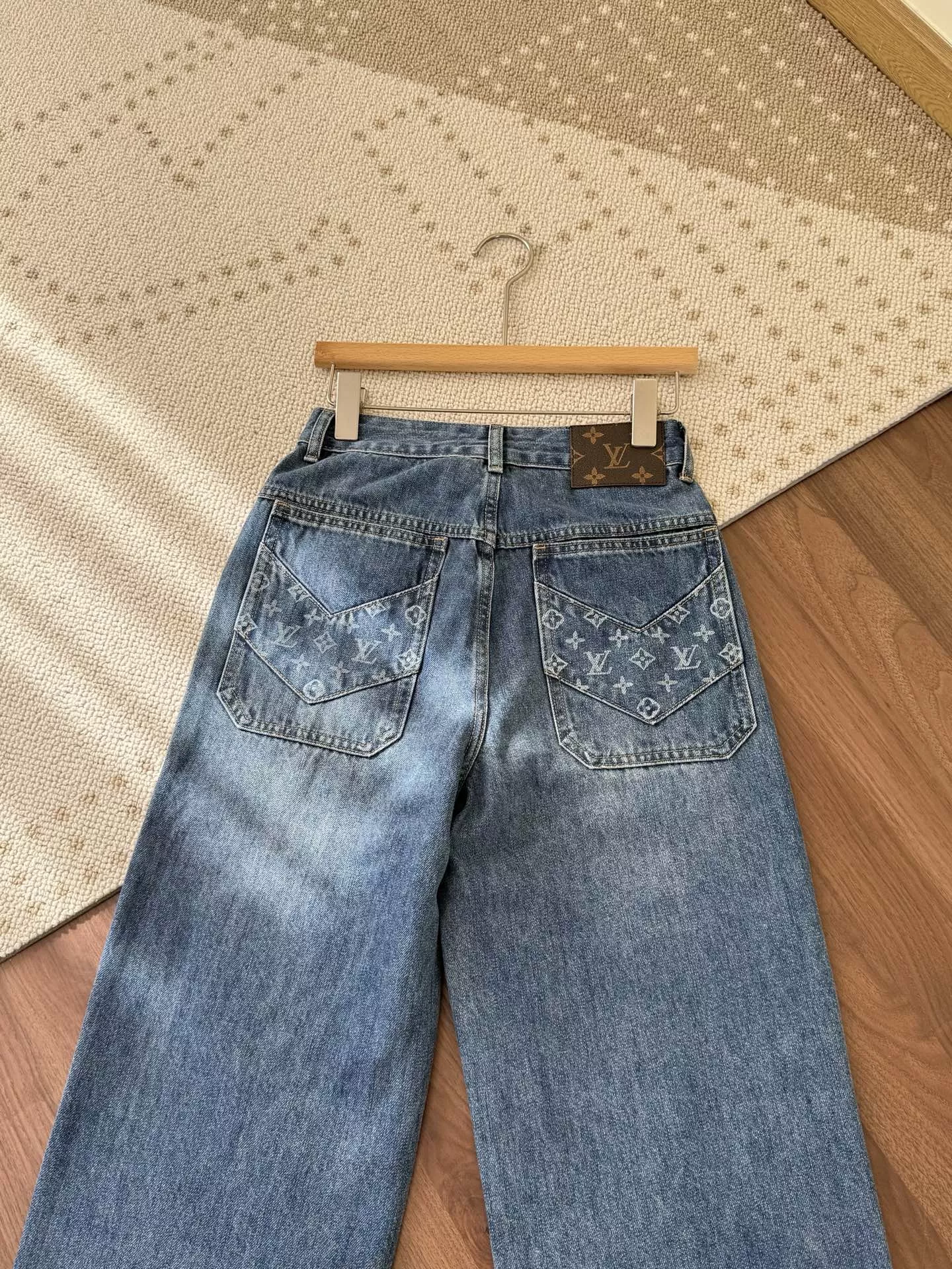 루이비통 모노그램 자수 스트레이트 데님 팬츠 상세 이미지 18