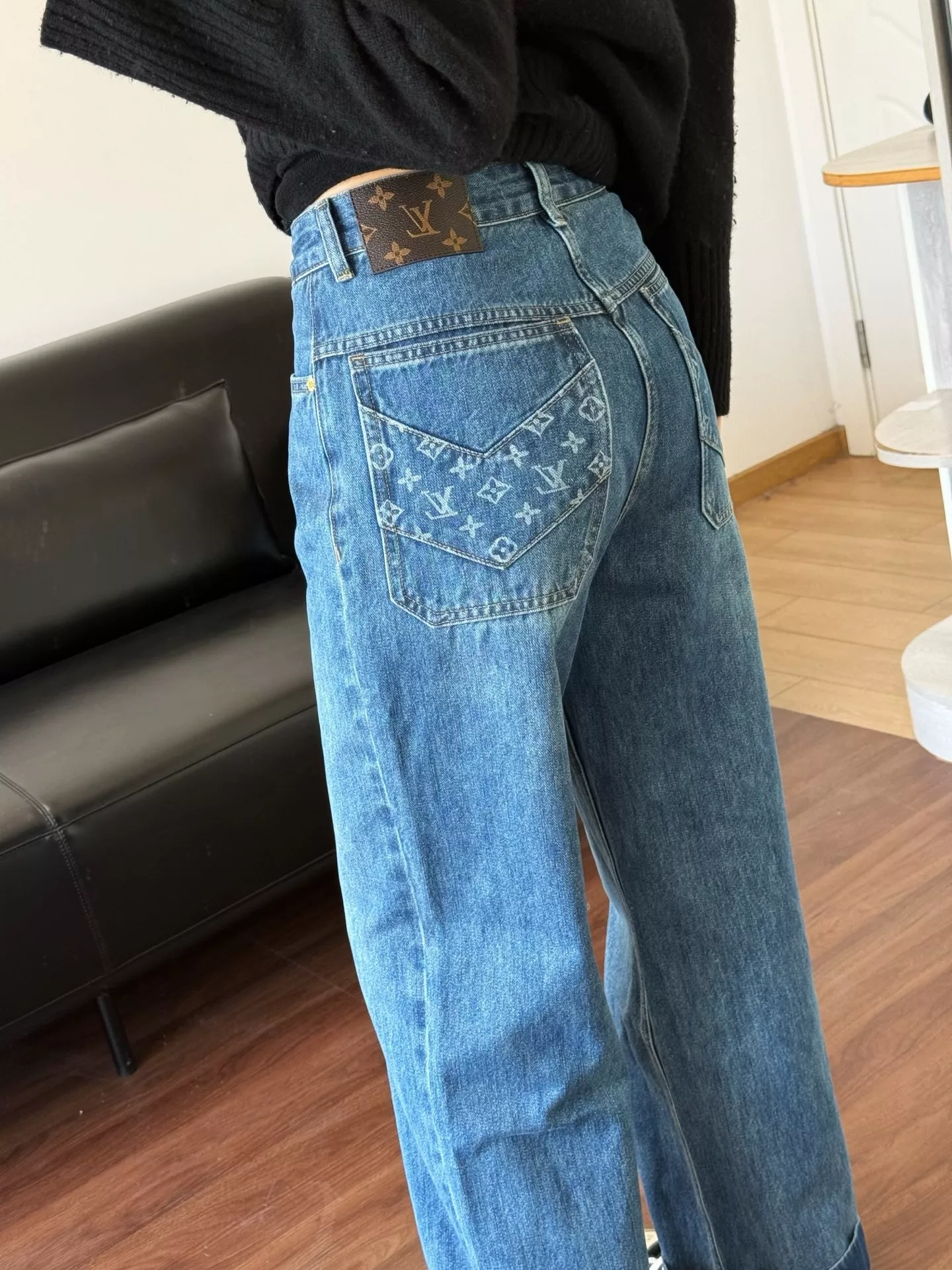 루이비통 모노그램 자수 스트레이트 데님 팬츠 상세 이미지 36