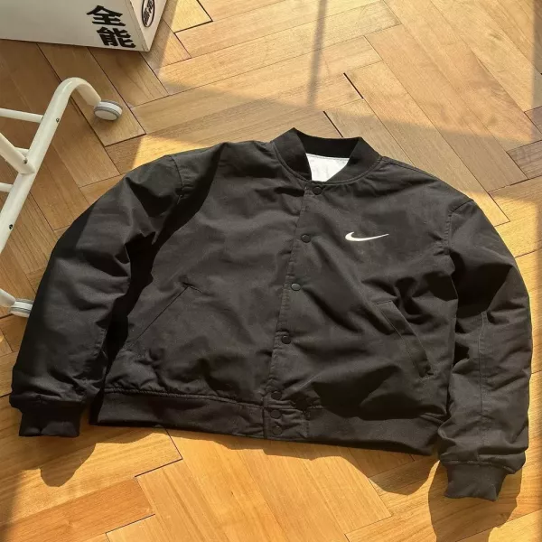 나이키 x 스투시 FW23 로고 자수 양면 퀼팅 코튼 재킷