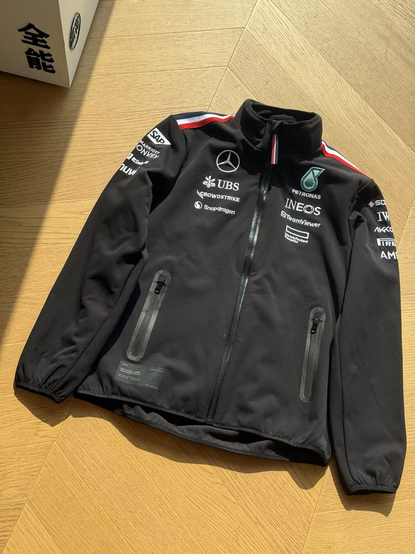 타미힐피거 메르세데스 벤츠 F1 팀 로고 소프트쉘 재킷 상세 이미지 4