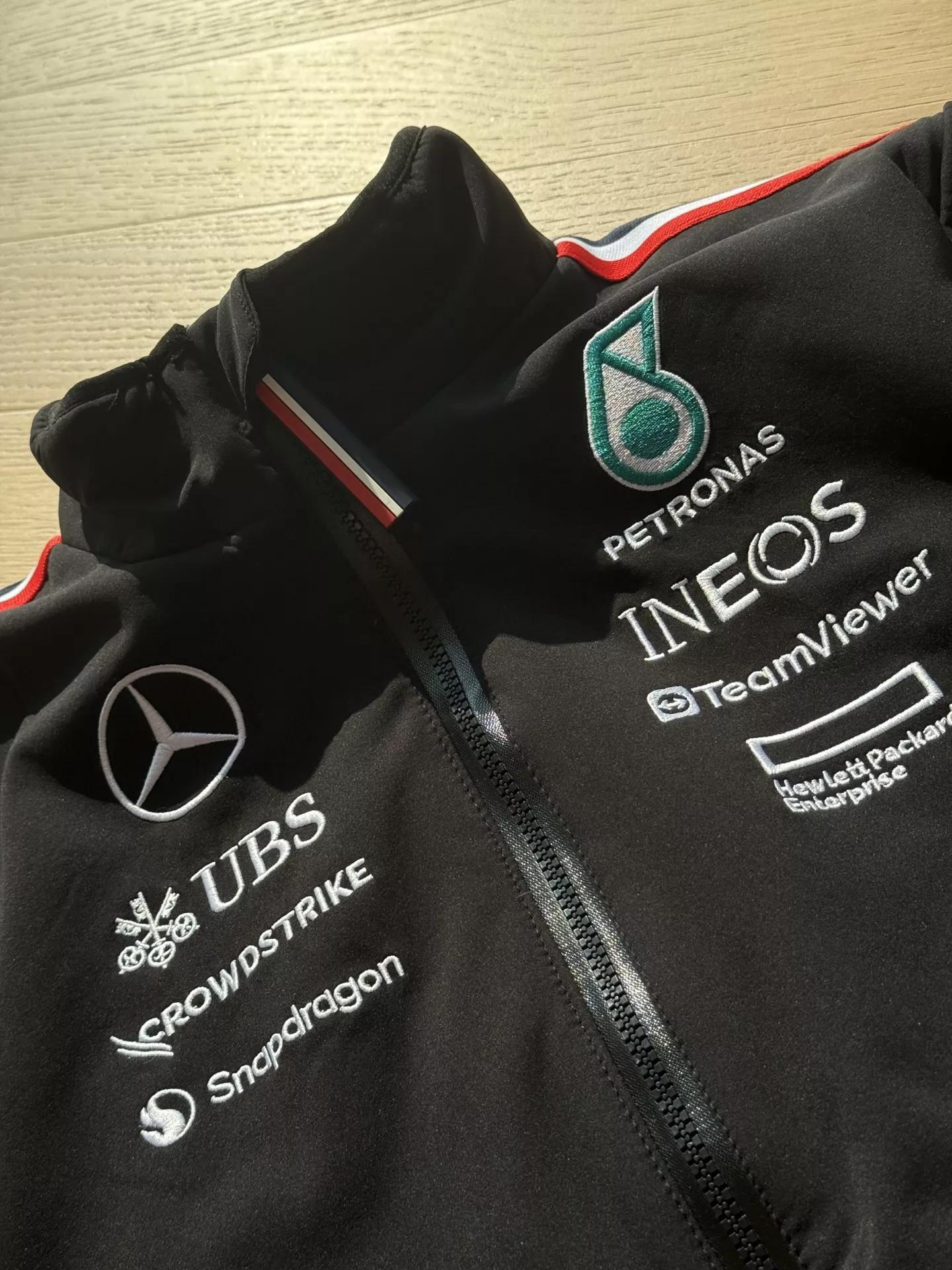 타미힐피거 메르세데스 벤츠 F1 팀 로고 소프트쉘 재킷 상세 이미지 9
