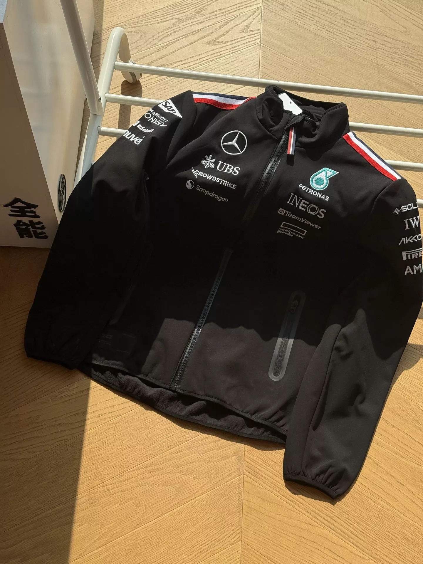 타미힐피거 메르세데스 벤츠 F1 팀 로고 소프트쉘 재킷 상세 이미지 1