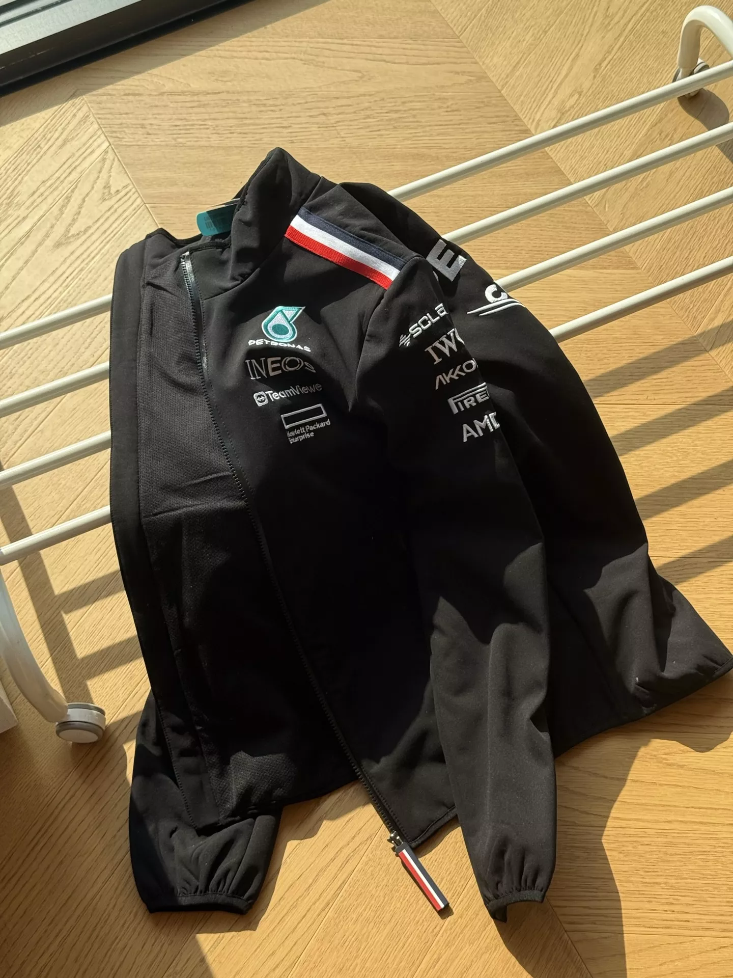 타미힐피거 메르세데스 벤츠 F1 팀 로고 소프트쉘 재킷 상세 이미지 3