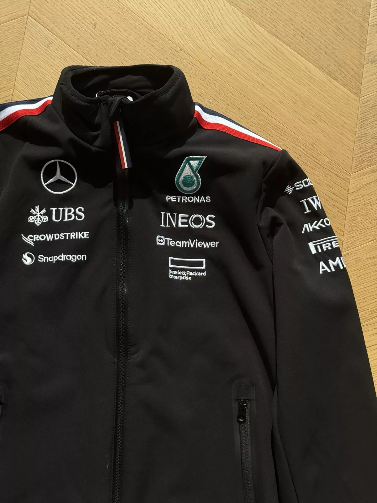 타미힐피거 메르세데스 벤츠 F1 팀 로고 소프트쉘 재킷 상세 이미지 6