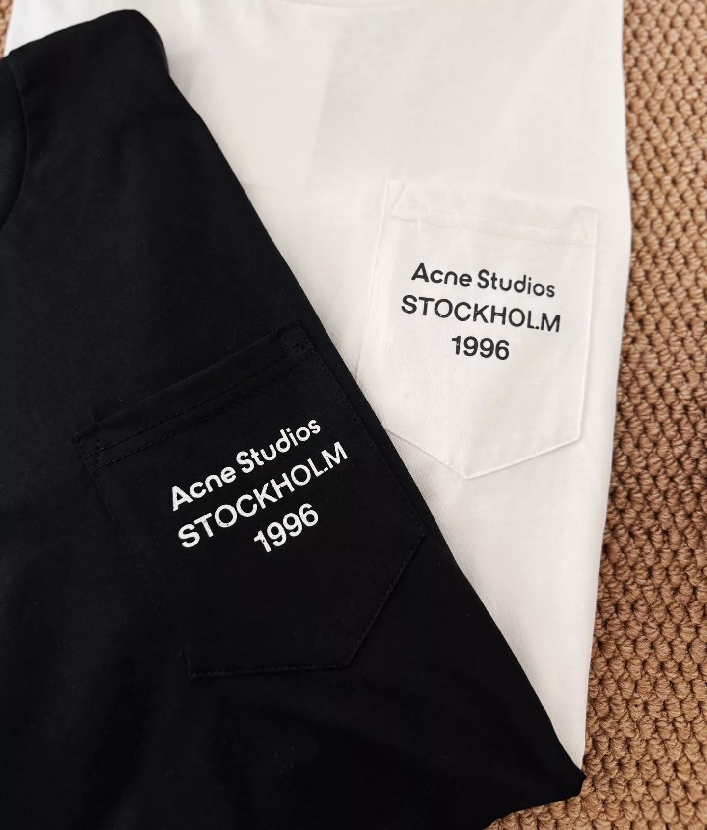 아크네스튜디오 1996 시리즈 포켓 로고 롱슬리브 티셔츠 상세 이미지 15