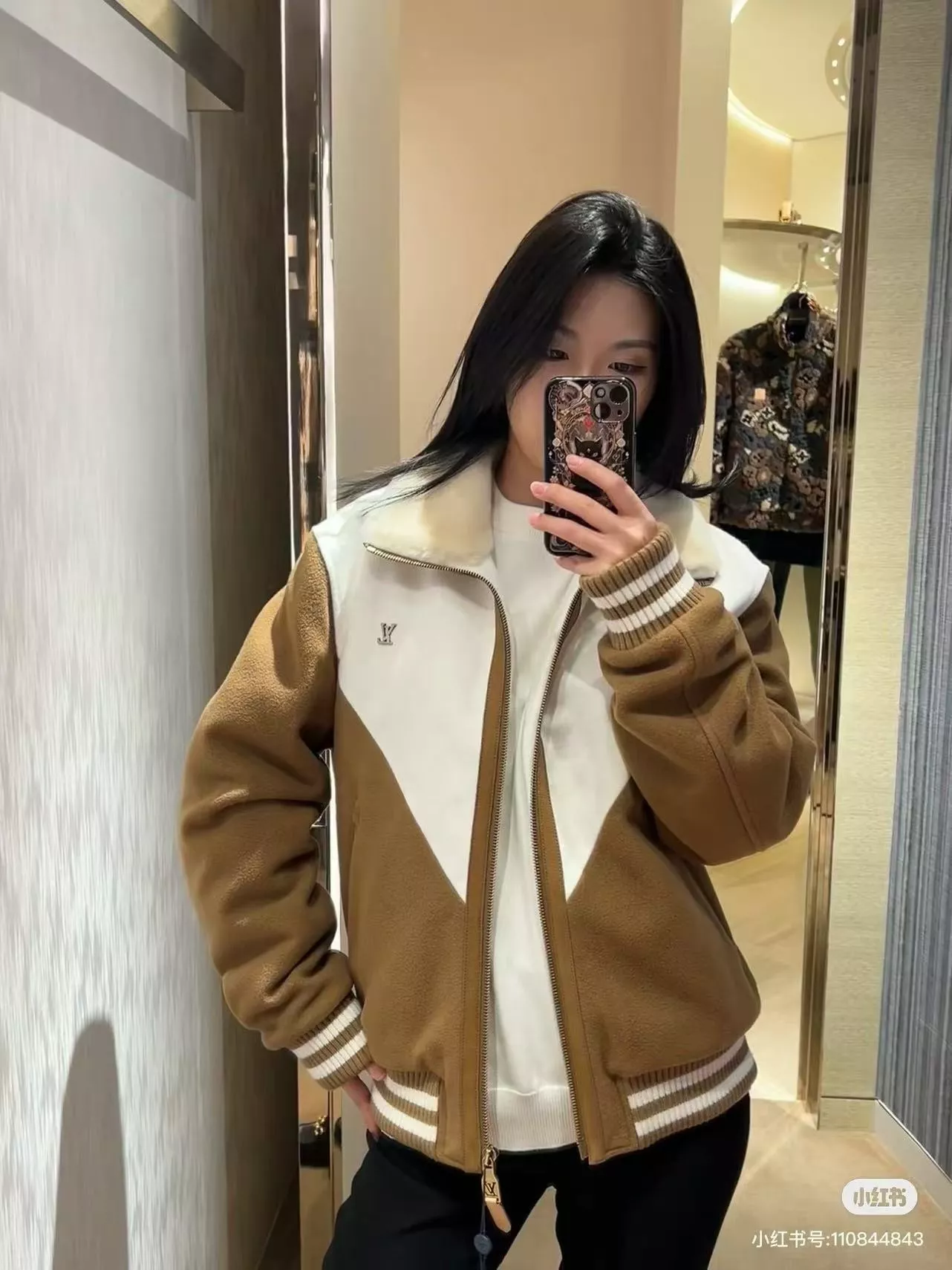 루이비통 모노그램 자카드 양모 퍼칼라 허리밴딩 집업 재킷 상세 이미지 40