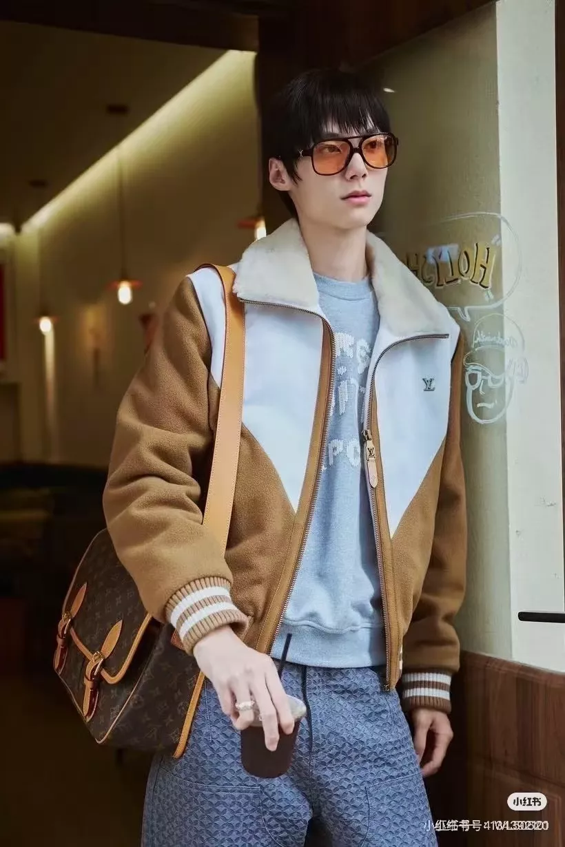 루이비통 모노그램 자카드 양모 퍼칼라 허리밴딩 집업 재킷 상세 이미지 34