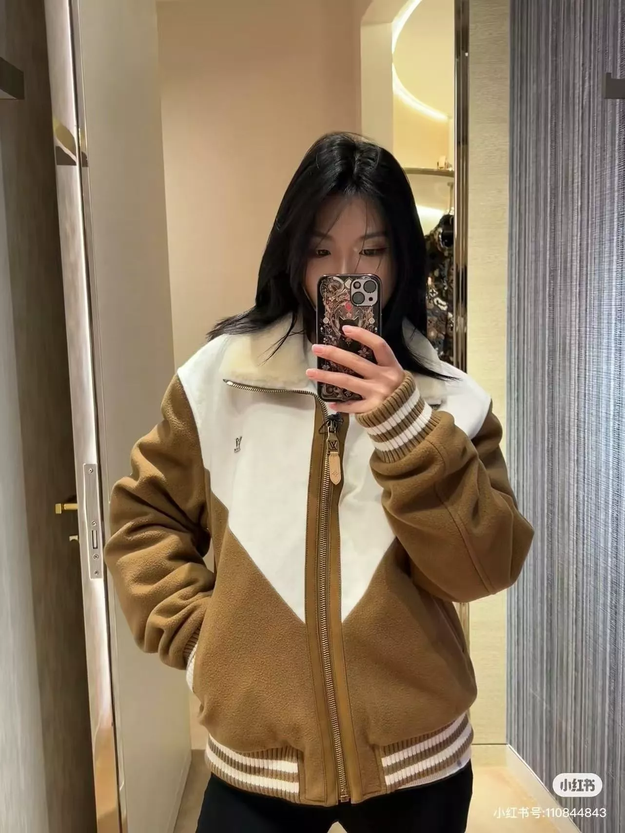 루이비통 모노그램 자카드 양모 퍼칼라 허리밴딩 집업 재킷 상세 이미지 41