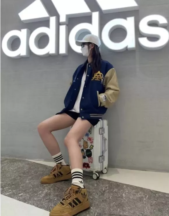 아디다스 오리지널스 VRCT 로고 자수 바시티 재킷 상세 이미지 12