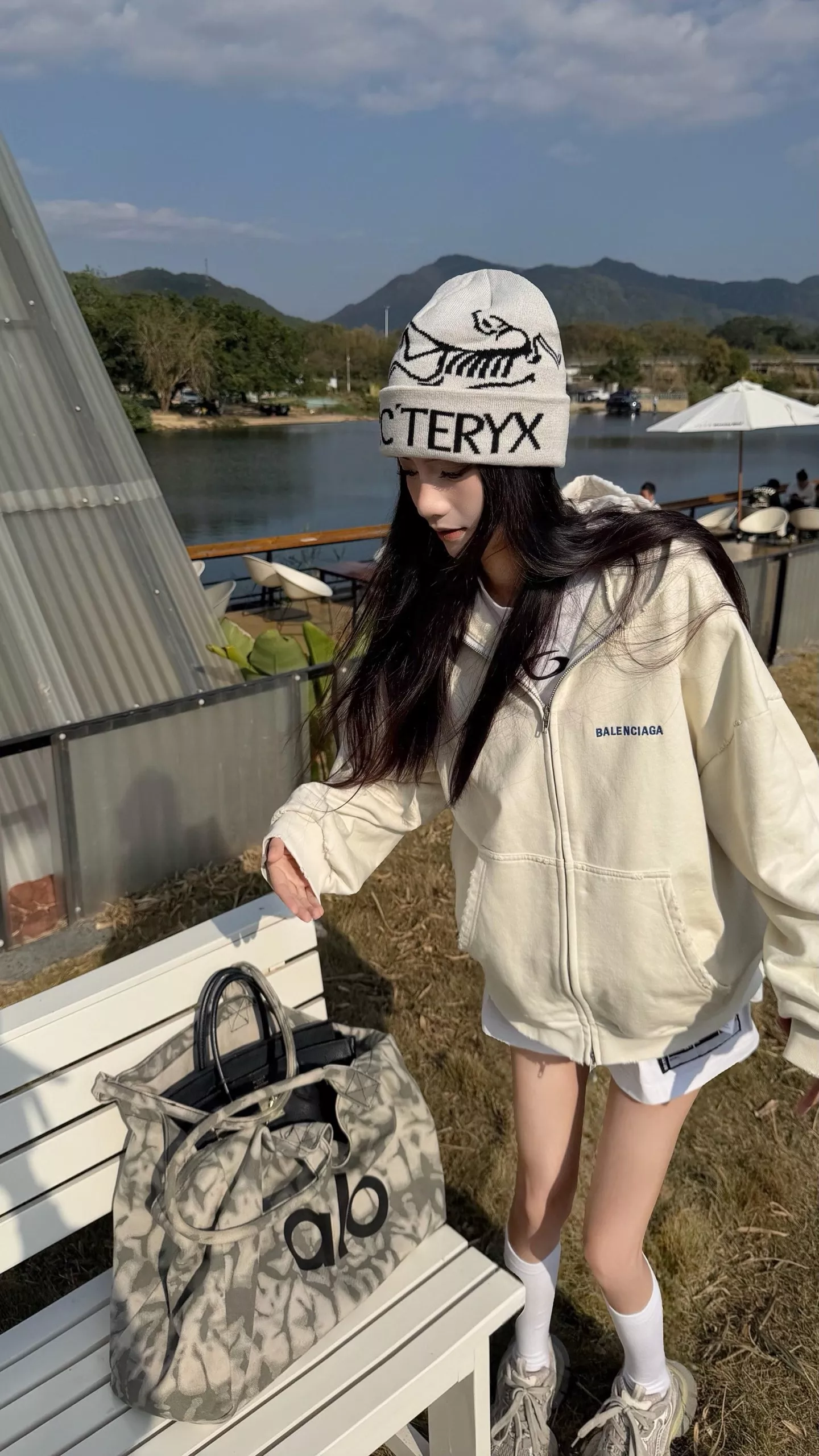 발렌시아가 BLCG 자수 로고 빈티지 워싱 집업 후드 상세 이미지 28