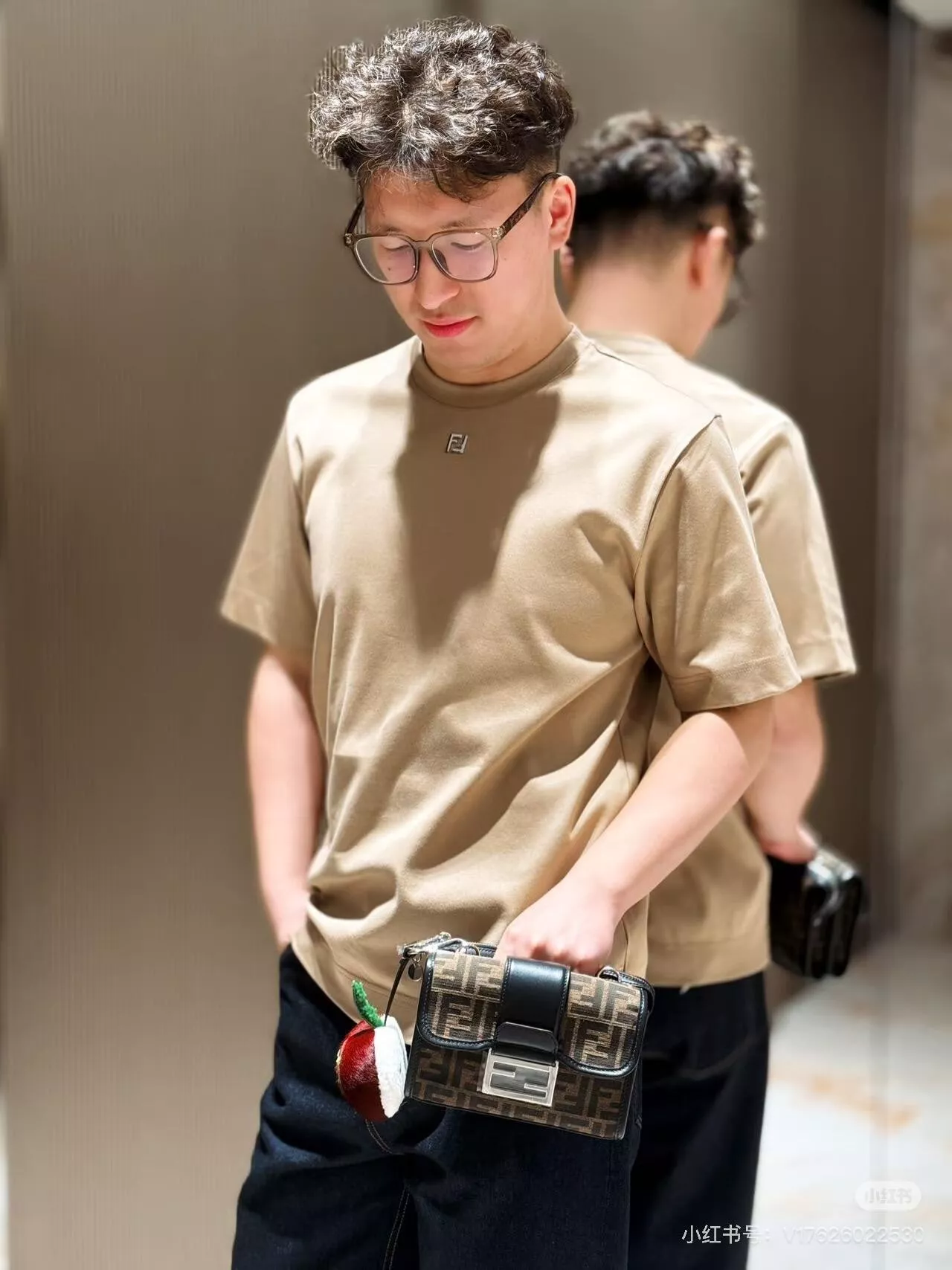 펜디 더블F 금속 로고 라운드 반팔 티셔츠 상세 이미지 12