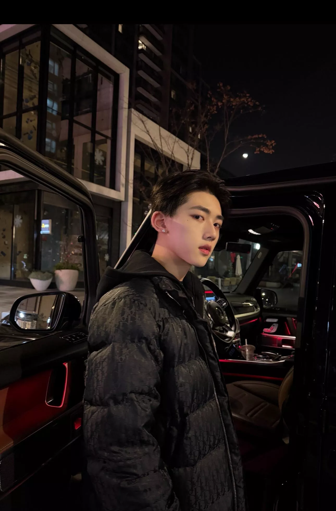 디올 오블리크 만인 자카드 후드 퀼팅 다운 재킷 상세 이미지 24
