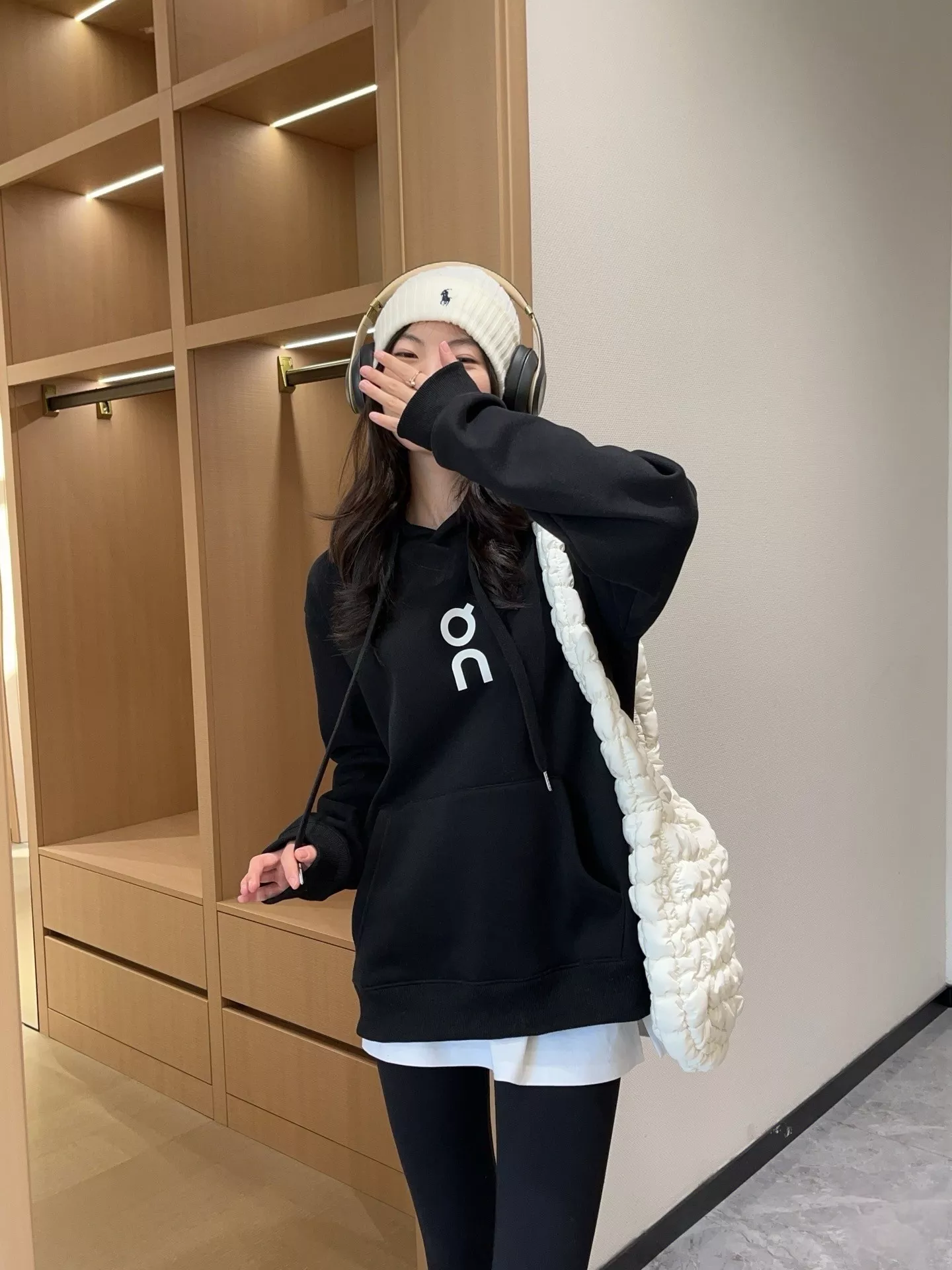 온러닝 클럽 로고 후디 상세 이미지 19