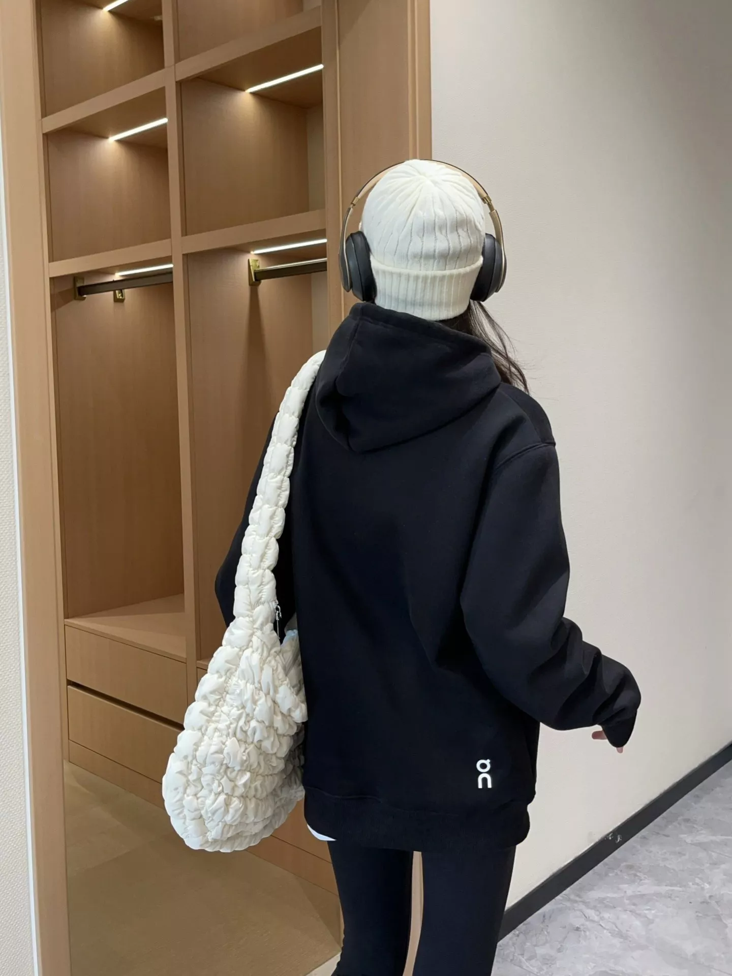 온러닝 클럽 로고 후디 상세 이미지 22
