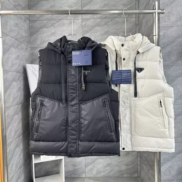 프라다 포켓 포인트 후드 탈부착 패딩 조끼