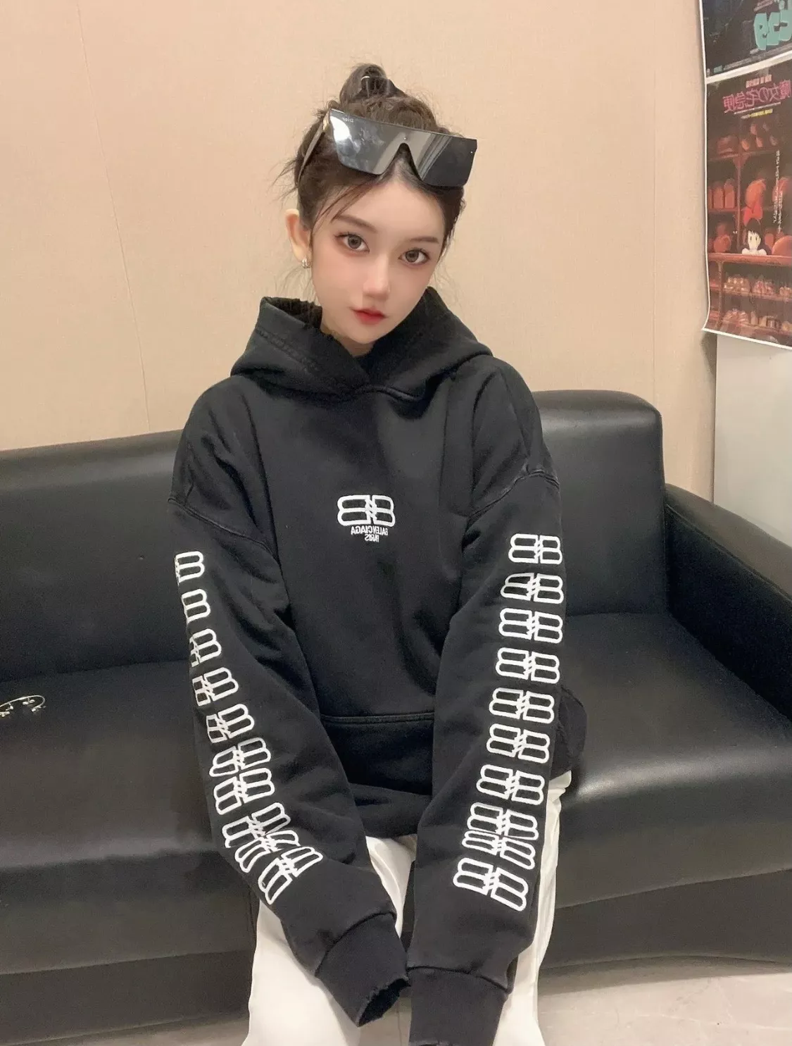 발렌시아가 더블 B 로고 자수 워싱 후드 상세 이미지 16