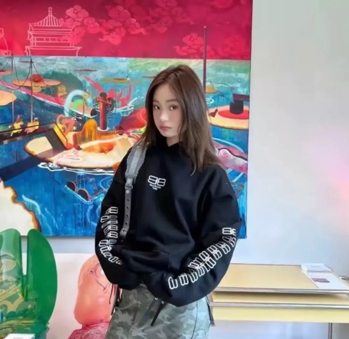 발렌시아가 더블 B 로고 자수 워싱 후드 상세 이미지 12