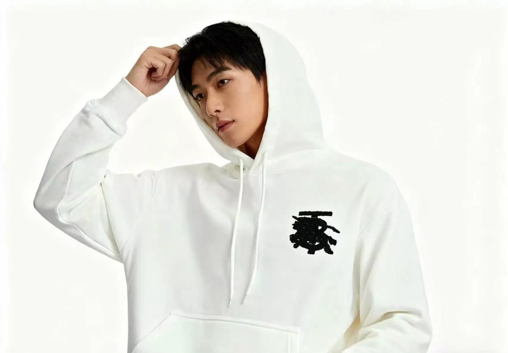 버버리 25FW 스톤 장식 타월 자수 전마 로고 후드 상세 이미지 11