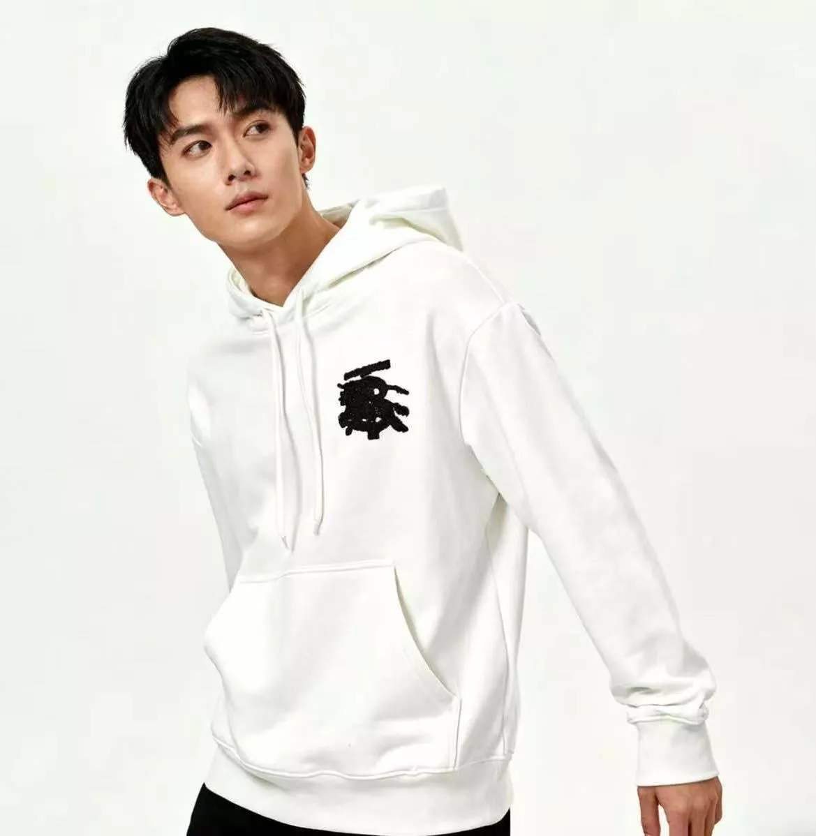 버버리 25FW 스톤 장식 타월 자수 전마 로고 후드 상세 이미지 12