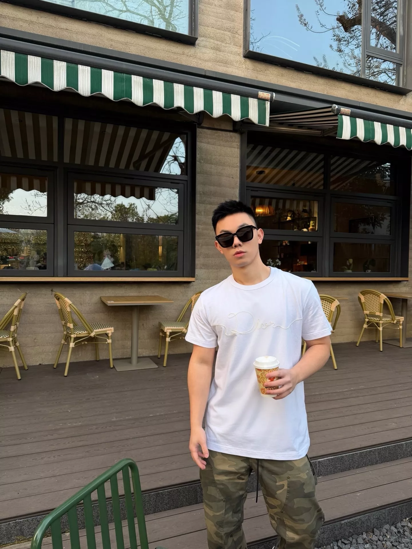 디올 시그니처 자수 반소매 티셔츠 상세 이미지 12